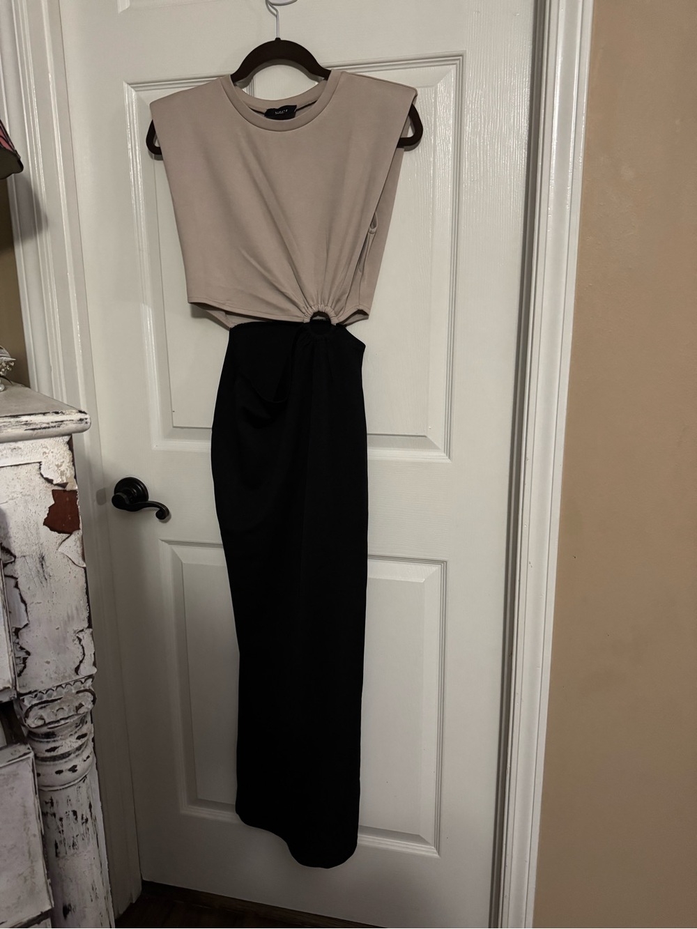 NEW. Garcella Cut Out Maxi Dress SMALL - Picture 7 of 9